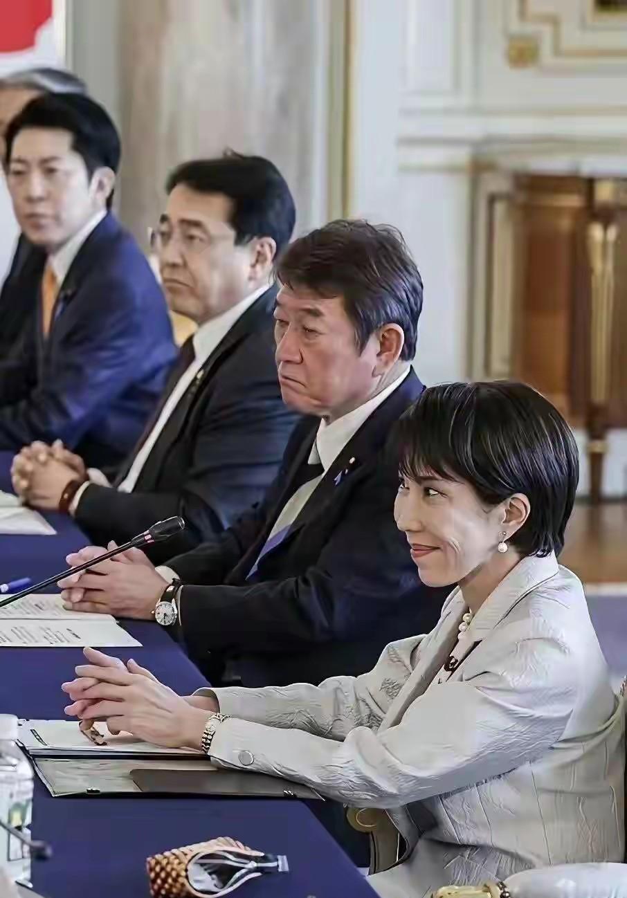 高市早苗在作死的路上越走越远！据日媒报道，高市早苗计划在2026年修订《国家安