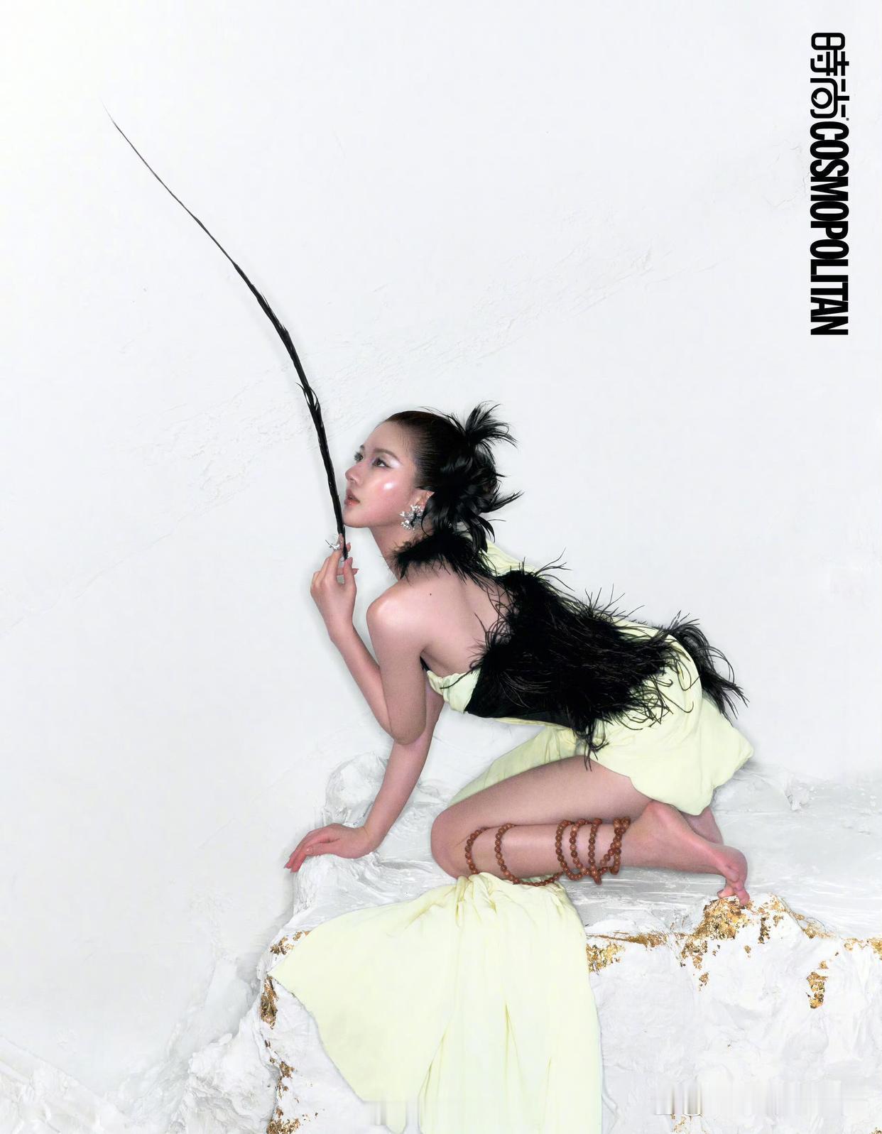 不懂就问，赵露思为啥拍这种照片？