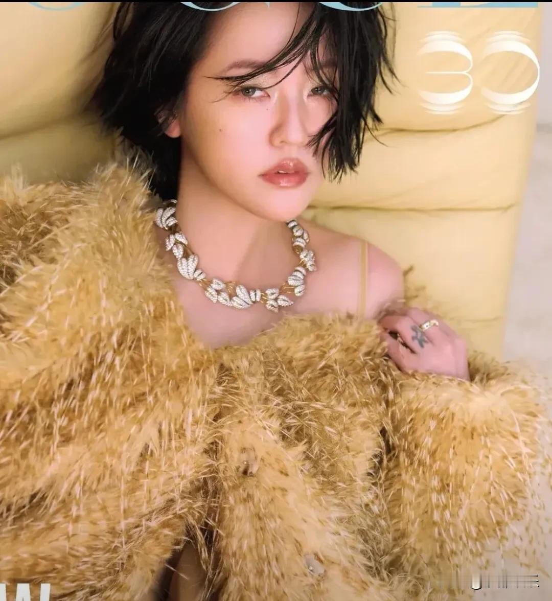 原来我们都误会小s了吗？9月1号，小S登了台版《VOGUE》金九封面。这是