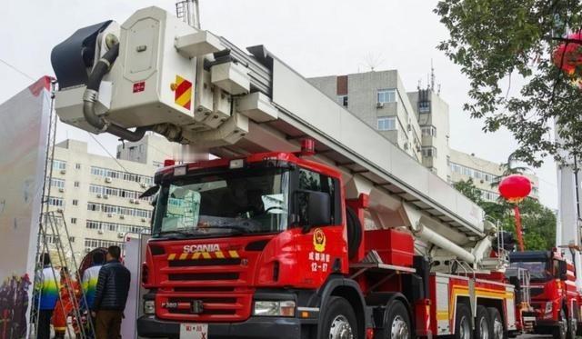 中国能送卫星上天，能让航母下海，为什么偏偏要花2400万人民币，去买一辆芬兰的消