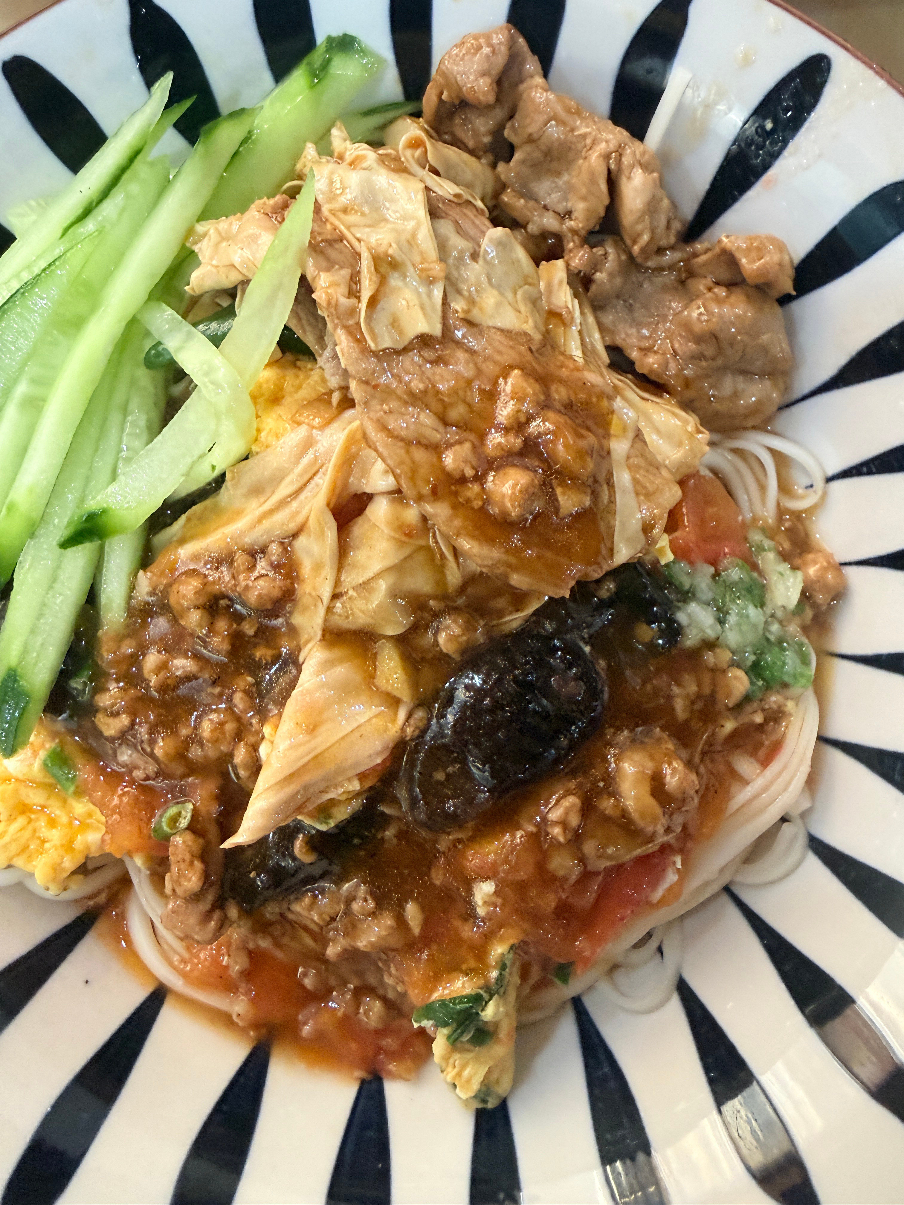 回父母家吃捞面和鸡汤还是家里饭菜好吃哈哈！