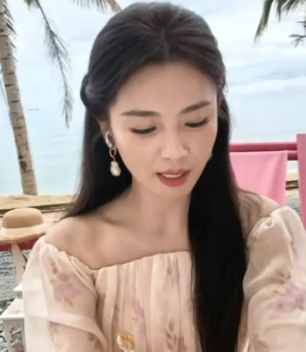 现在全网最难过的就是刘涛了原因很简单不是因为她老公又欠债，也不是她儿子出事