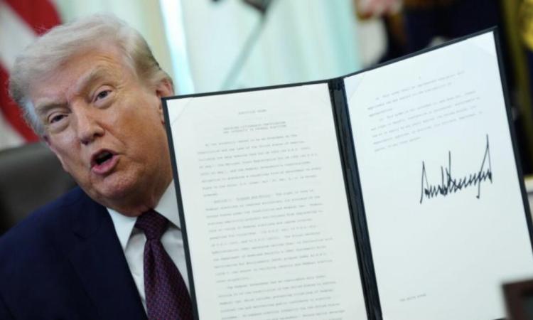 美国彻底乱成一锅粥，22个由民主党牵头的州，干脆撕破脸，拉上哥伦比亚特区的总检察