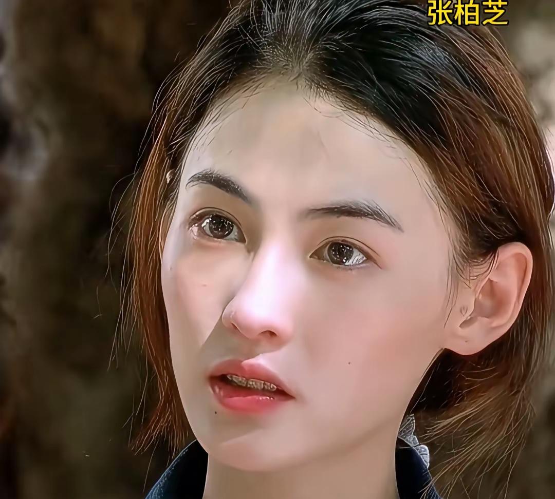 是不是我眼花了？蒋欣这几张照片看起来真的是比张柏芝要美呀！两个都是纯天然的大美