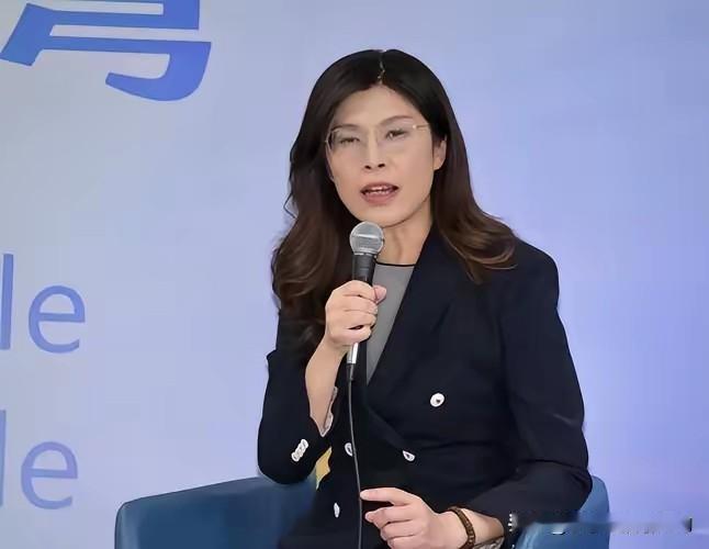 侨胞不愿意掏太多钱：“是她主动要来，不是受邀，凭啥我们全包？”国民党主席郑丽