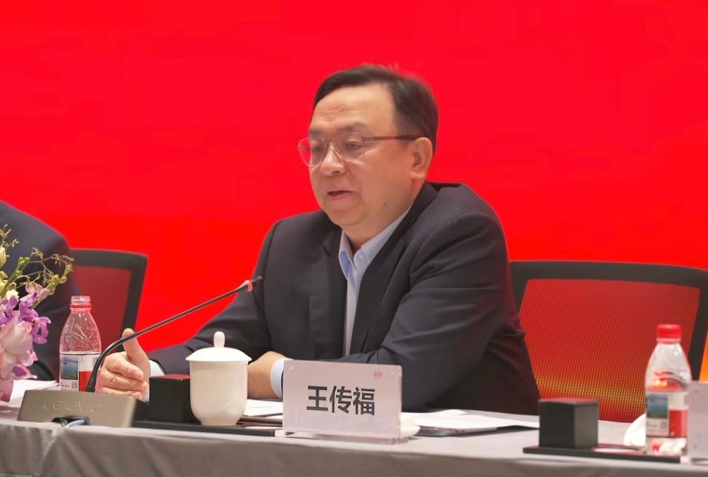 在比亚迪年度大会上，一位江浙供应商坐在台下跟一众其它供应商说，十年前比亚迪欠了我