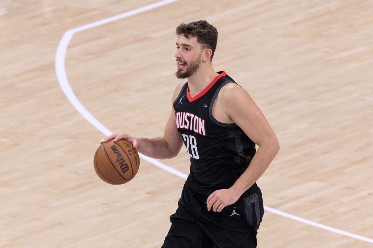 都第5个赛季了，申京还没把三分球和罚球练好，真是服了呀：第一个赛季：三分24