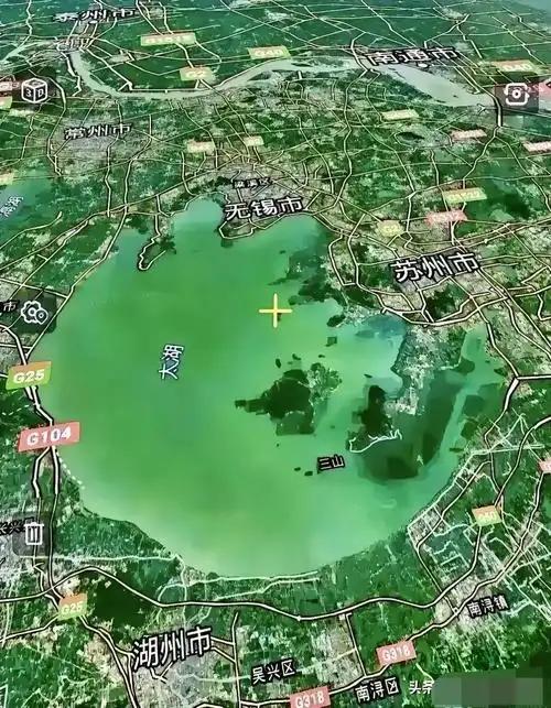 你敢信吗？太湖底下有2.3米厚的淤泥，可上面才盖着不到1.9米的水。换句话说，过