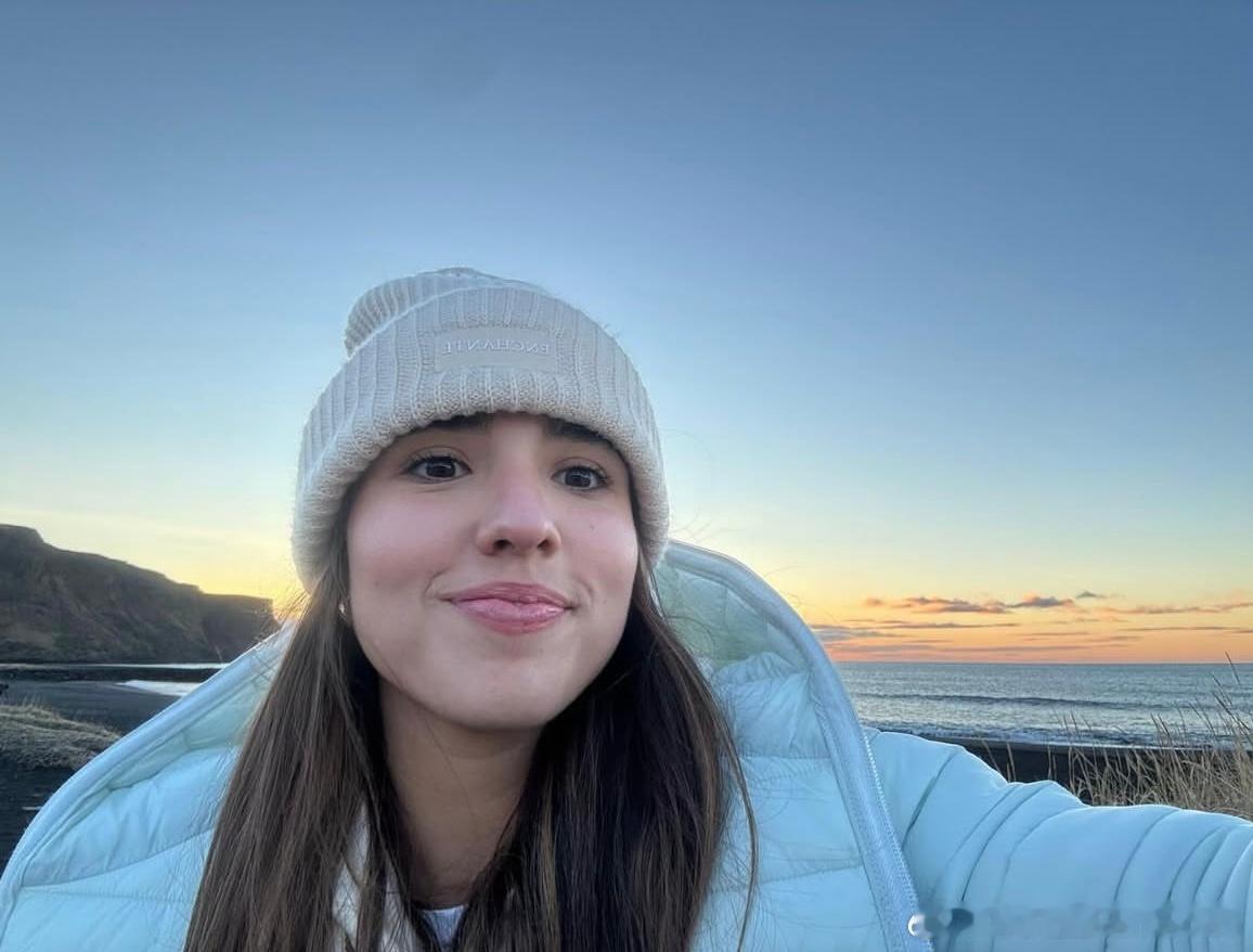 奥索里奥！！！冰岛🇮🇸之行！！！Camila看了很漂亮的大自然风光，还很可爱