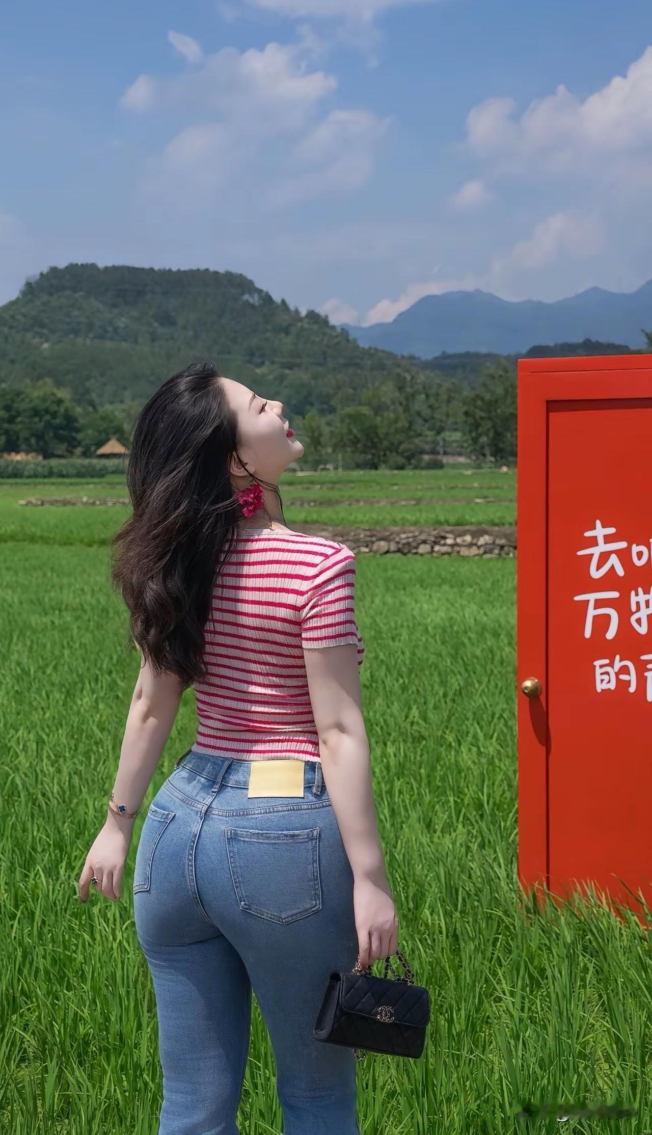 ……和男人相处要多理解他不必太爱他。和女人相处……要多爱她，不必了解她。