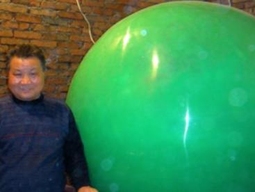 2004年，陕西的男子赵社良凭一己之力，挖出了重达6吨的夜明珠。有专家曾给它估值
