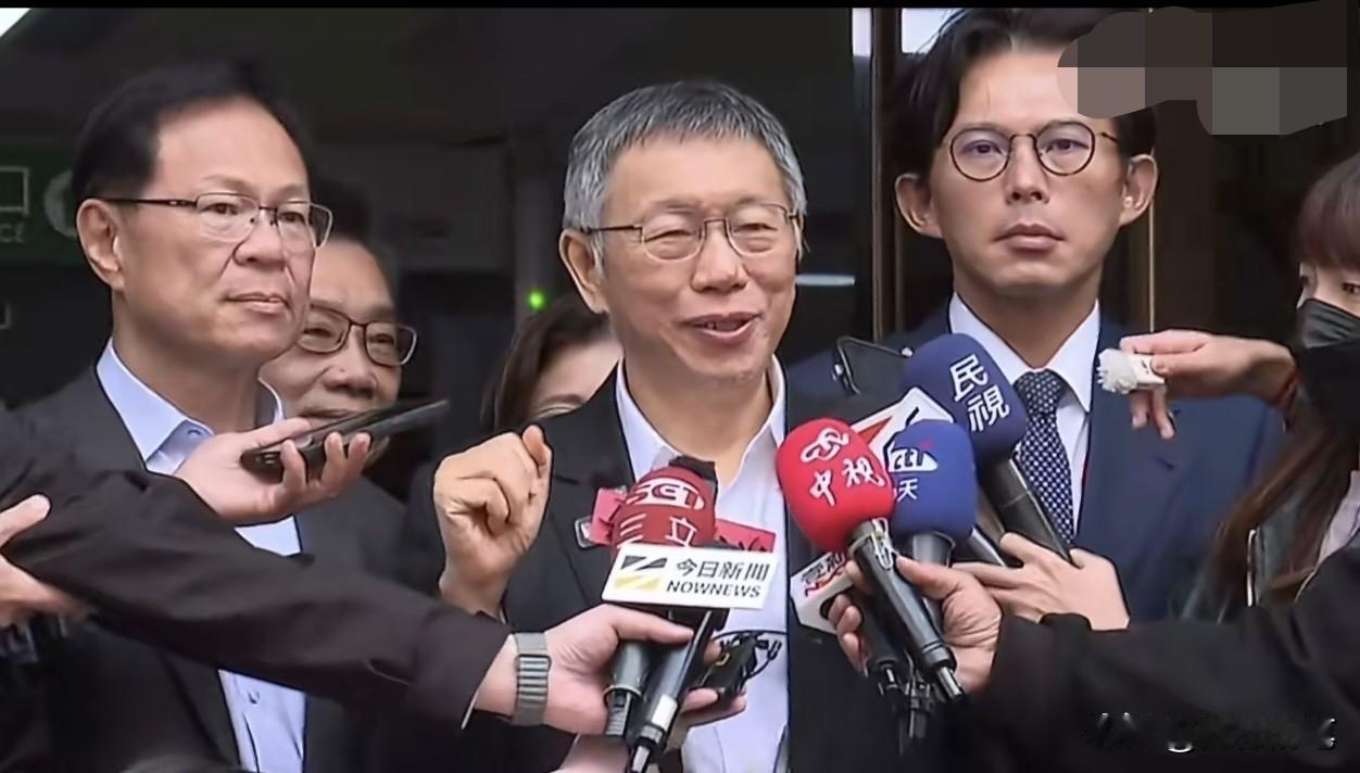 发现馆长最近很少提民众党了，也很少提到黄国昌和柯文哲了。柯文哲22日继续到台北地