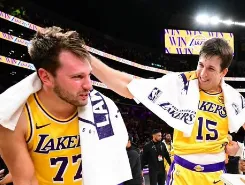 湖人更新官方社媒，公布了对阵独行伤病报告。贾里德-范德比尔特（右小腿酸痛）出