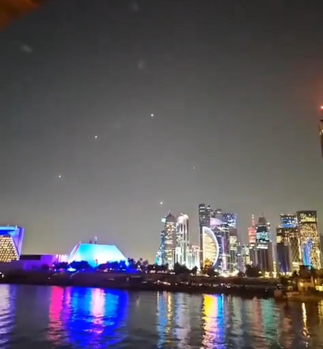 伊朗用导弹攻击了美军在卡塔尔的基地，但应该都被拦截了。目前只有卡塔尔都市上空的导
