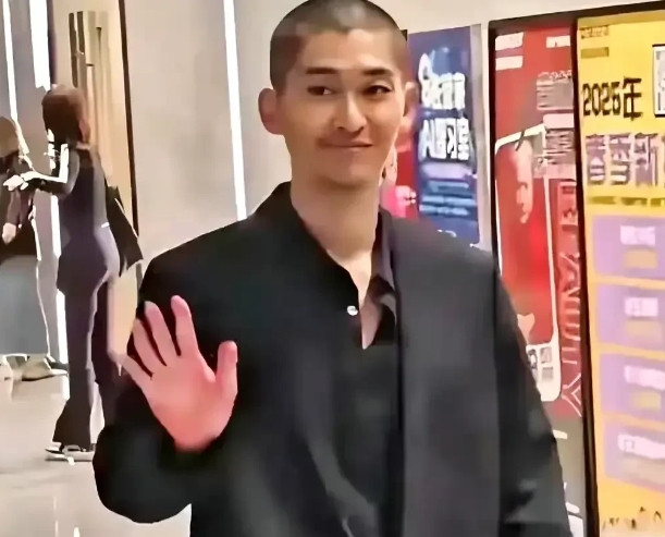 万万没有想到，男神居然变成这样了，差一点都没有认出来。[滑稽笑][滑稽笑][滑稽