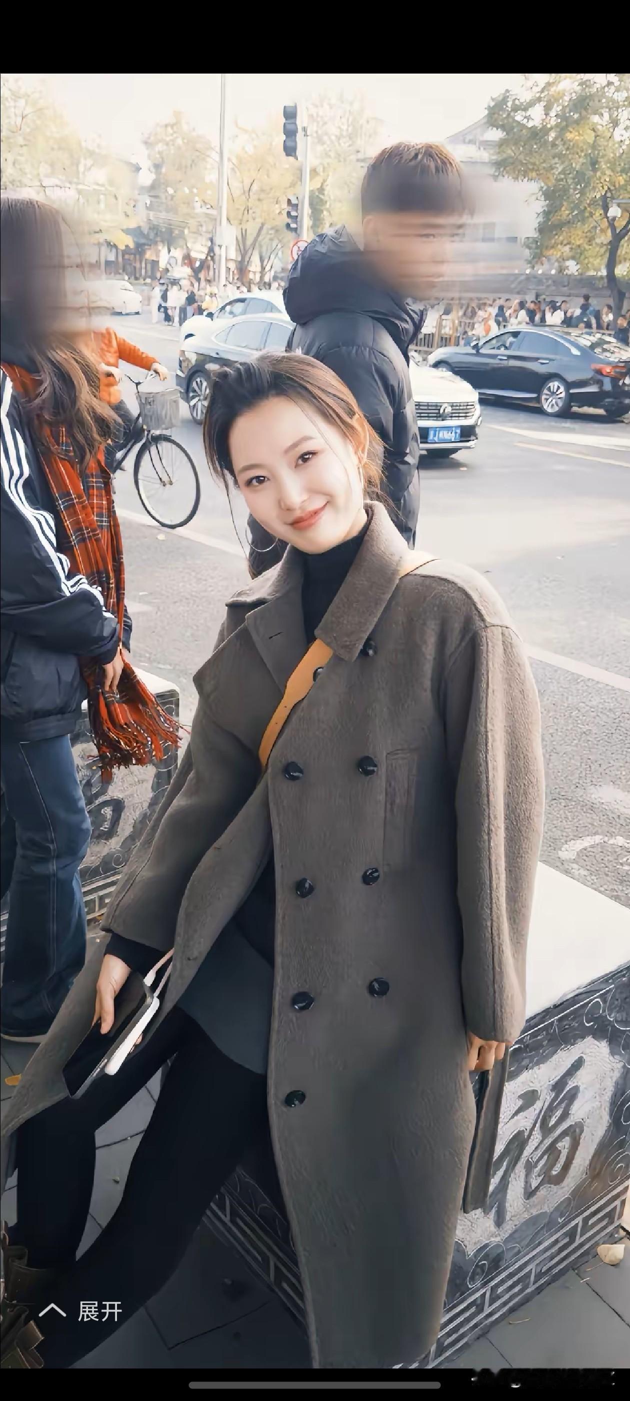 俊俏的脸庞，养眼