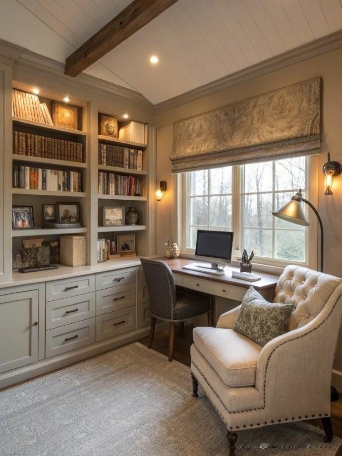 最近香港的楼市转旺：香港挂牌的二手房很多调高了售价，核心原因就是香港把原来限