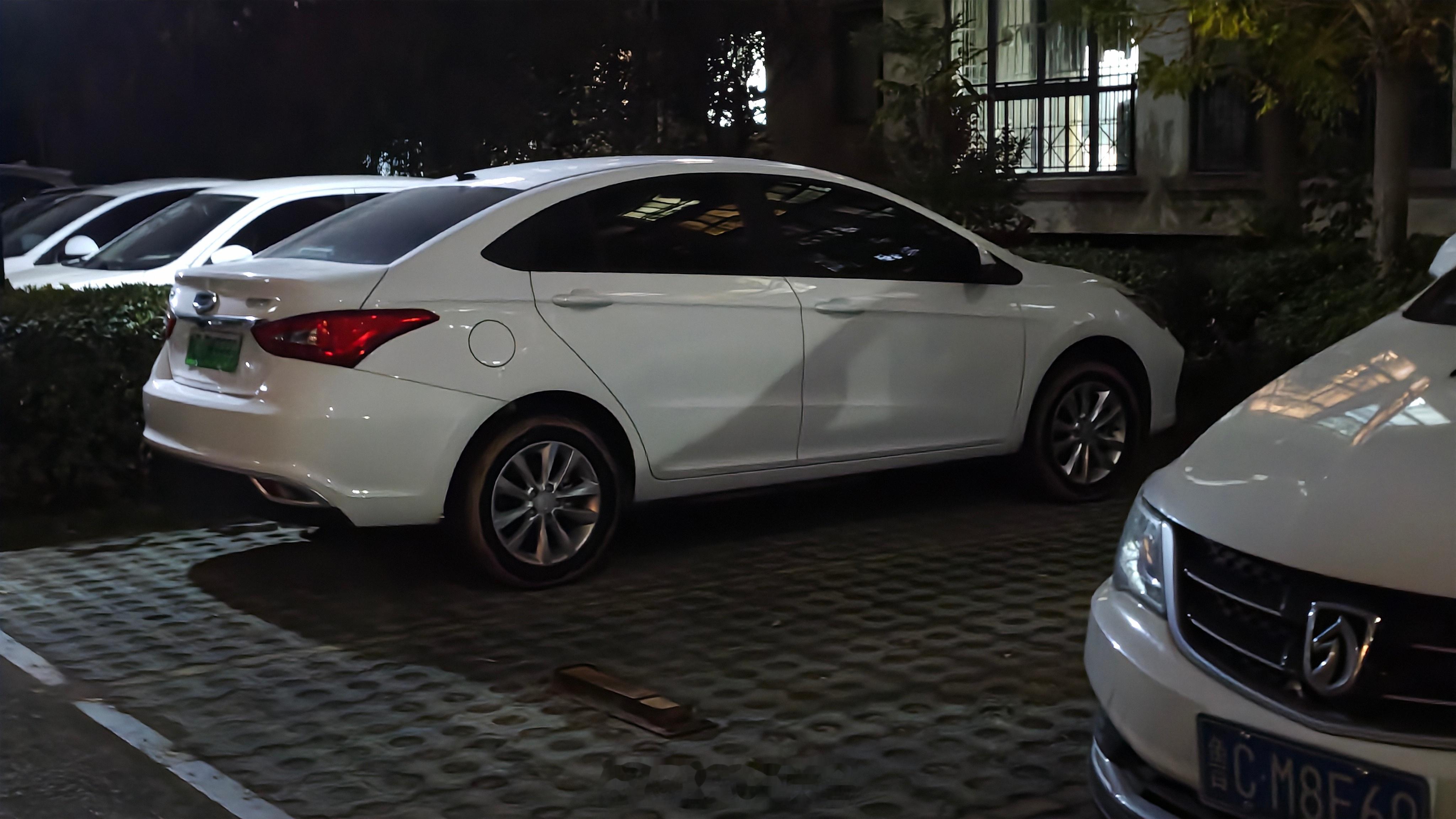 车挺稀罕，车牌更稀罕​​​