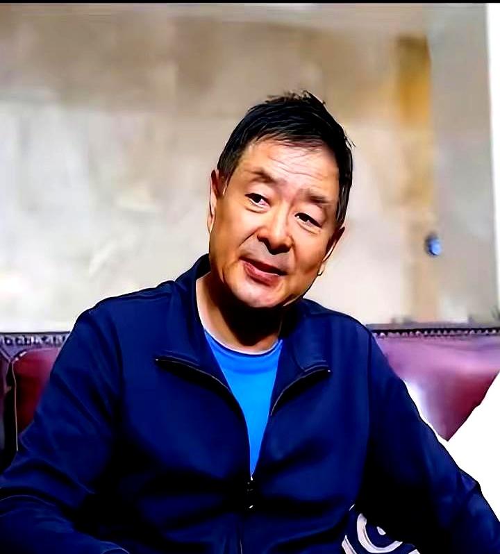你见过用一根布带把自己和94岁老妈“绑”在一起的孝顺吗？不是演戏，是72岁濮存