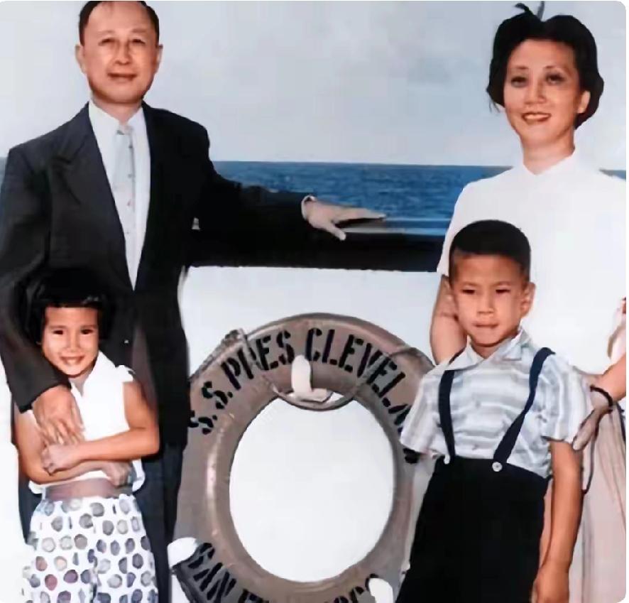 钱学森的事迹太感人啦！当时那么年轻，在美国原本过着那么富足的生活，却要带着一家子