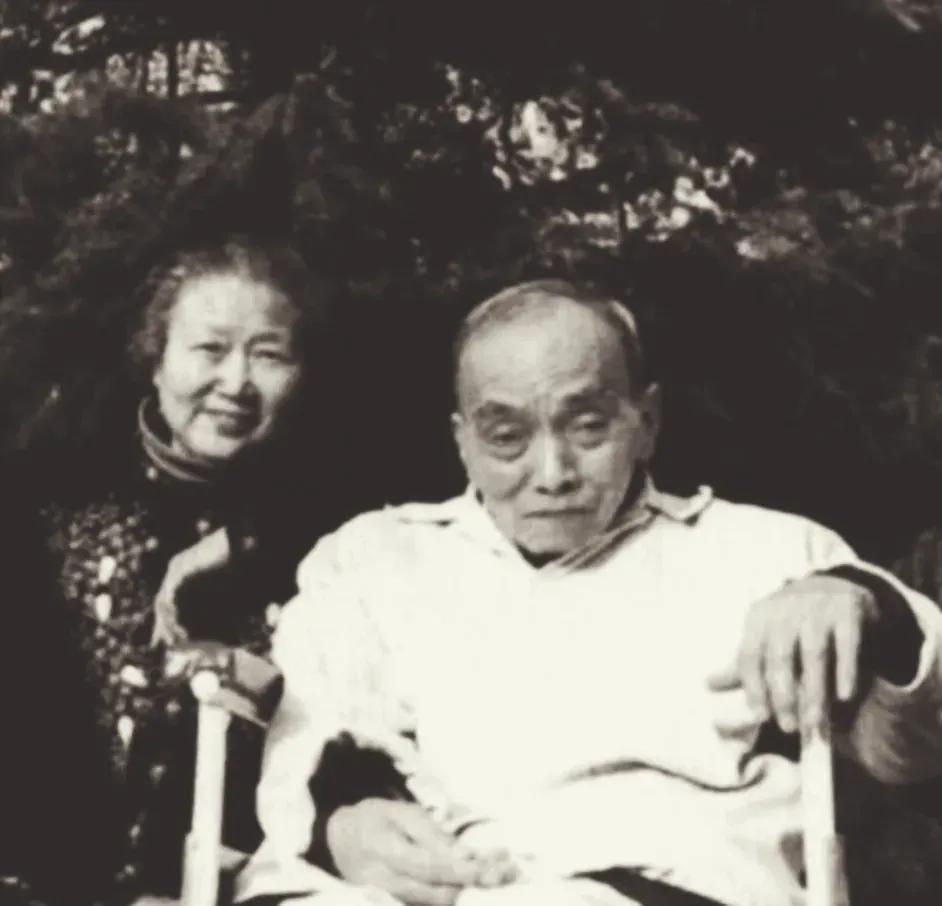 1949年4月，被关押的国民党少将范纪曼腹痛难忍，提出去上厕所。谁料半天后，范纪