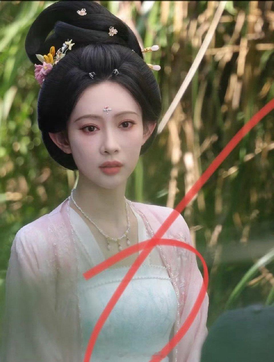 突然理解张雅钦为了唐妆剧增肥了，这发包太大