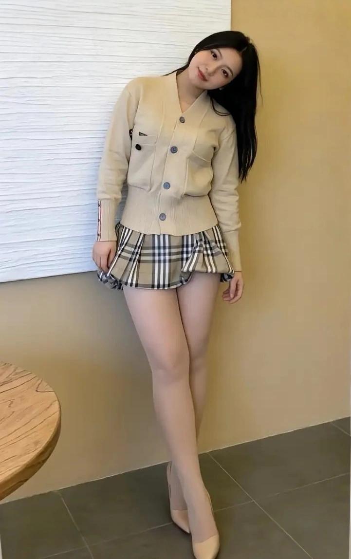 快乐不是拥有的越多，快乐只是计较的越少。[祈祷][祈祷][祈祷]