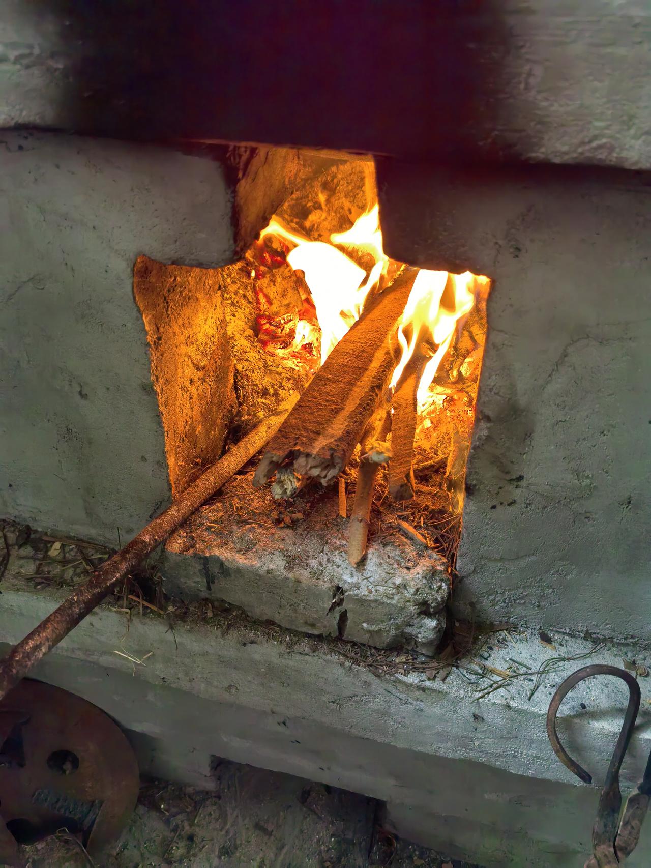 为了过年饭菜好吃，特意修了土灶，炒菜特别好吃。