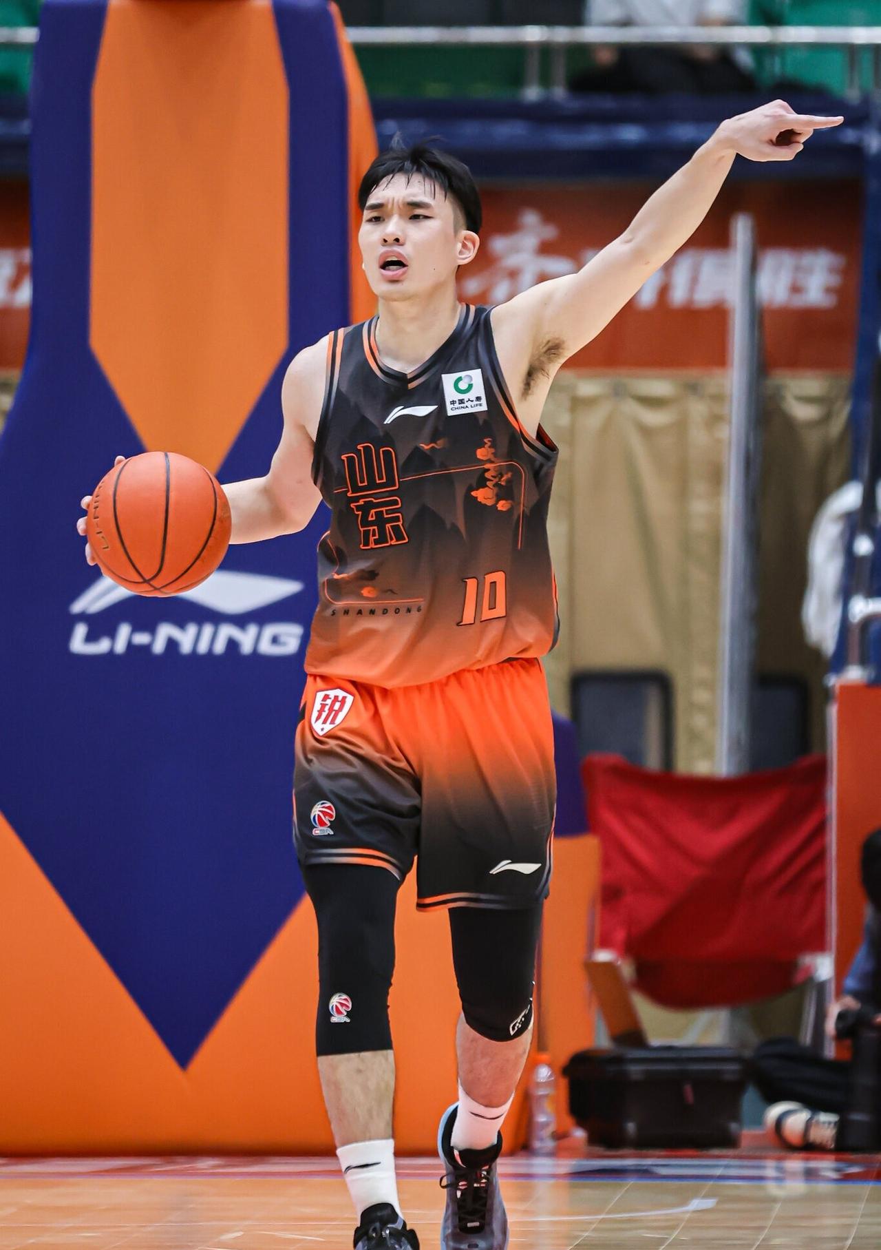 CBA转会信息汇总：1、山东正在兜售后卫谢智杰，已有CBA球队表示兴趣，最终交