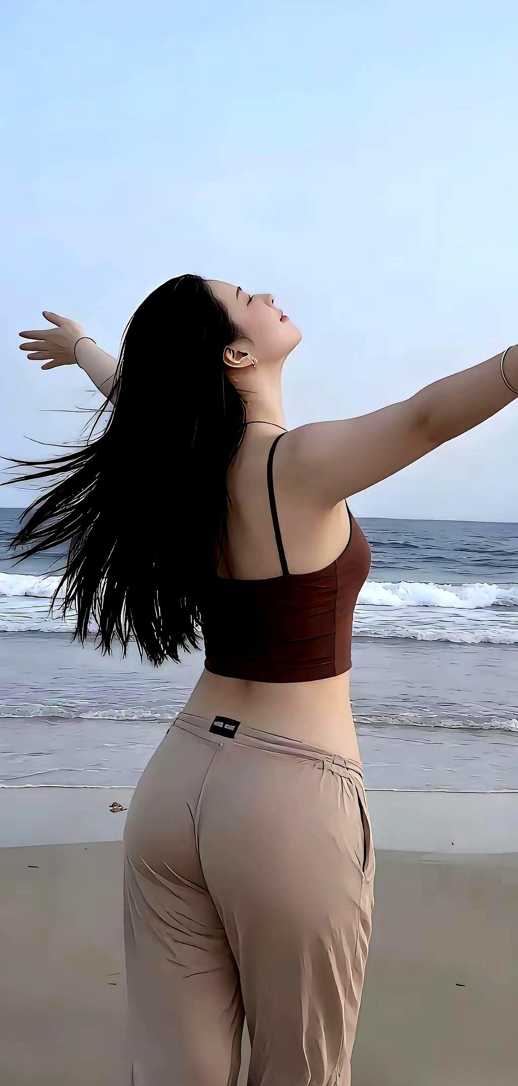 亲眼看见一个退了休的老领导，站在路边，想跟俩以前的下属打招呼。结果人家俩，眼皮