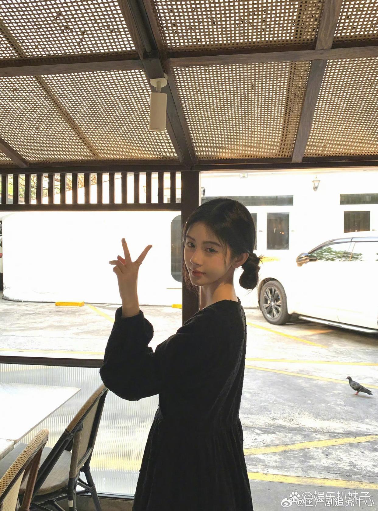 1.鞠婧祎跟公司暂时再次和解，公司接下来不会捣乱她的新剧播出了，同样的，她后面接