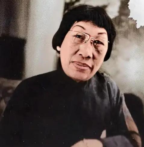 1908年，13岁潘玉良被舅舅卖到妓院，妓院老鸨嫌她狮鼻、口阔、厚嘴唇，实在是长