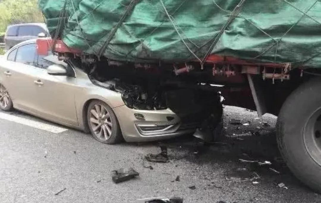 理想i8的碰撞视频，激怒了卡车巨头东风乘龙。理想汽车酝酿许久的新车i8刚发布，就