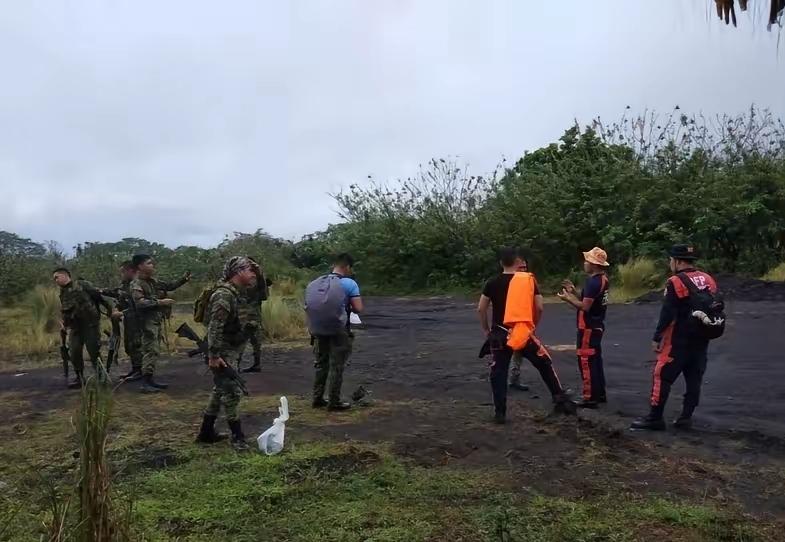 印尼一架飞机失联，令人揪心！1月17日，一架承载着10人的小型飞机在印尼执行巡