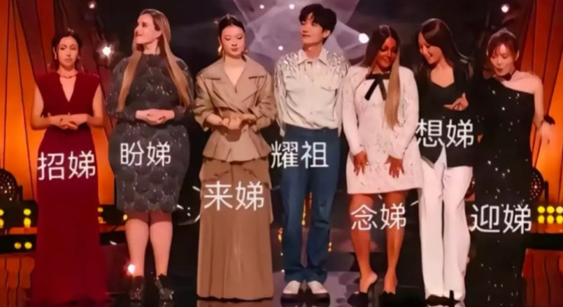 真是演都不演了？当时何老师在宣布陈楚生和单依纯谁的排名更靠近歌王的时候，我明