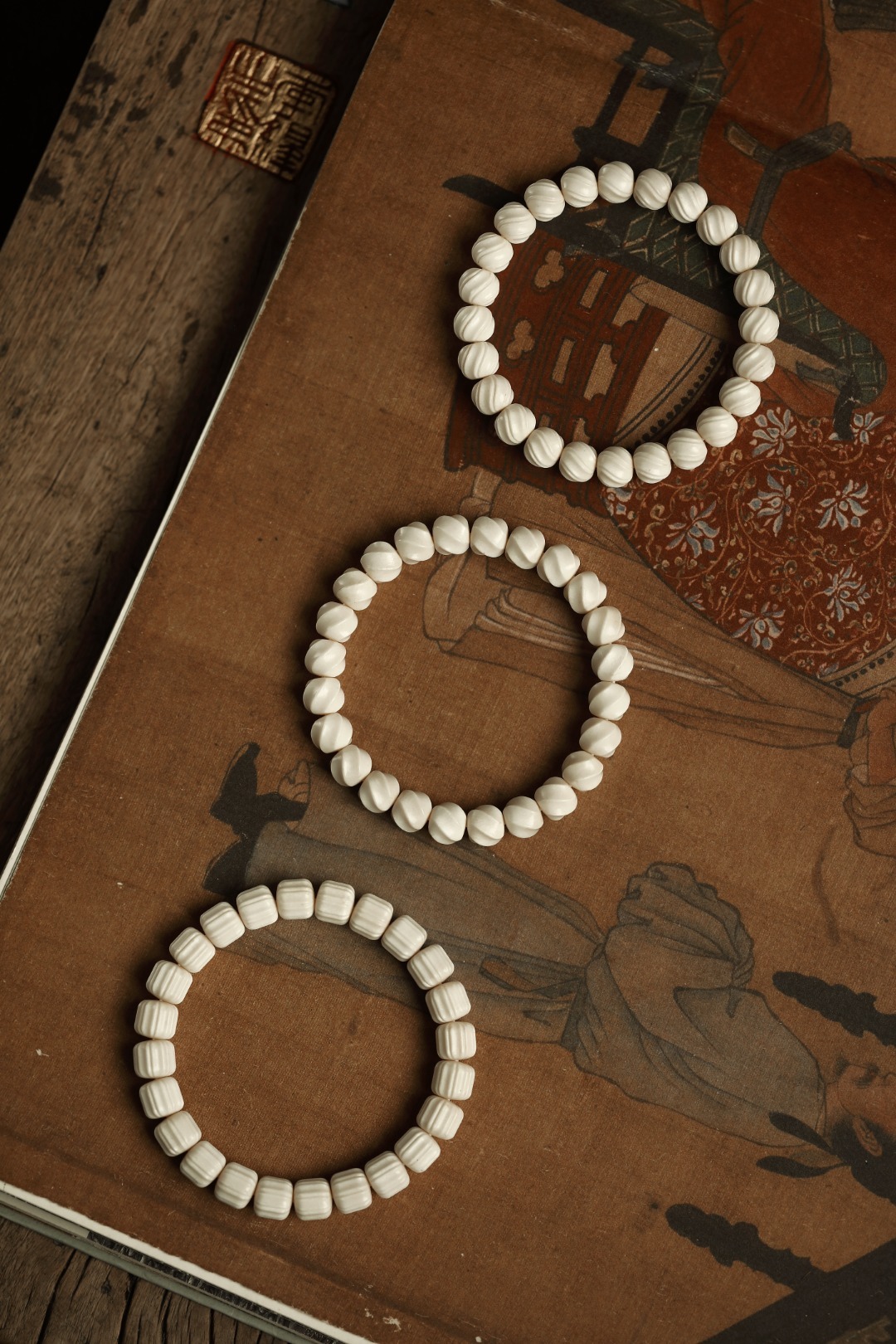 鹿角|八棱珠·手串8mm24颗洁白如玉，独特亦耐看，尽显温柔沉静，环绕