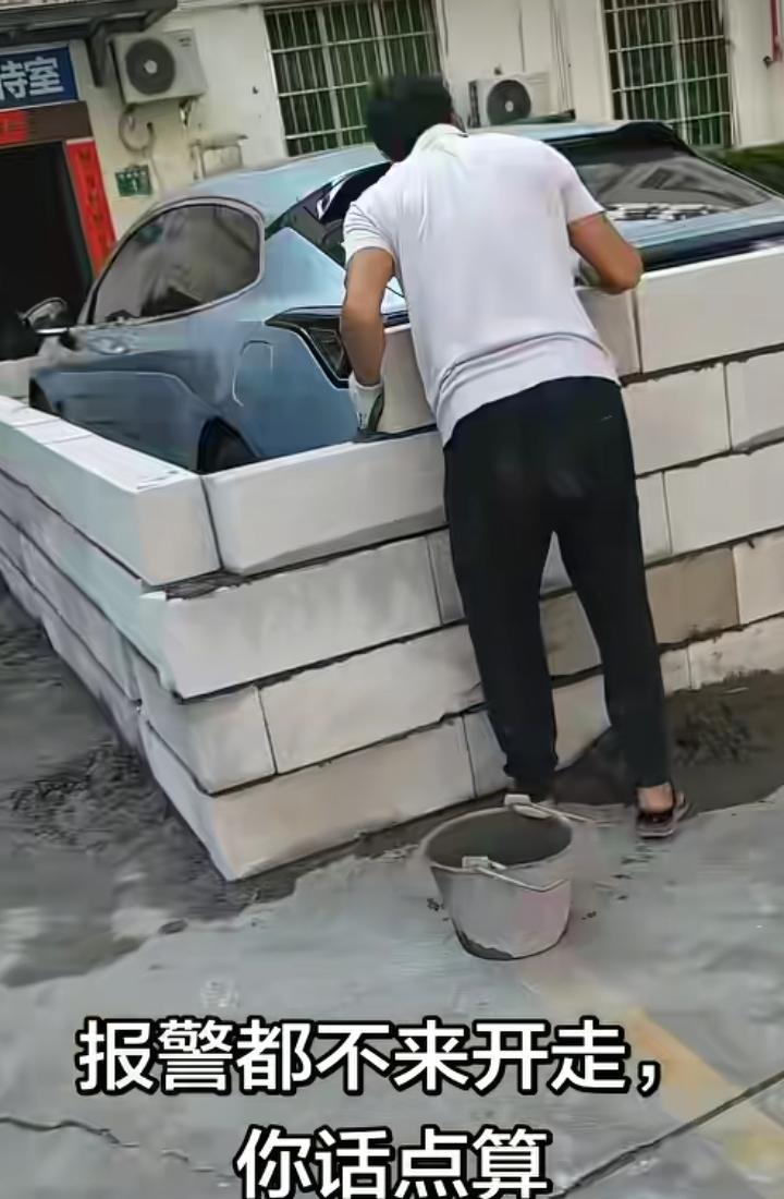 违停遇到对手了，据网友透露，这台车经常性的乱停乱放，一直没人管得了，这次彻底懵了