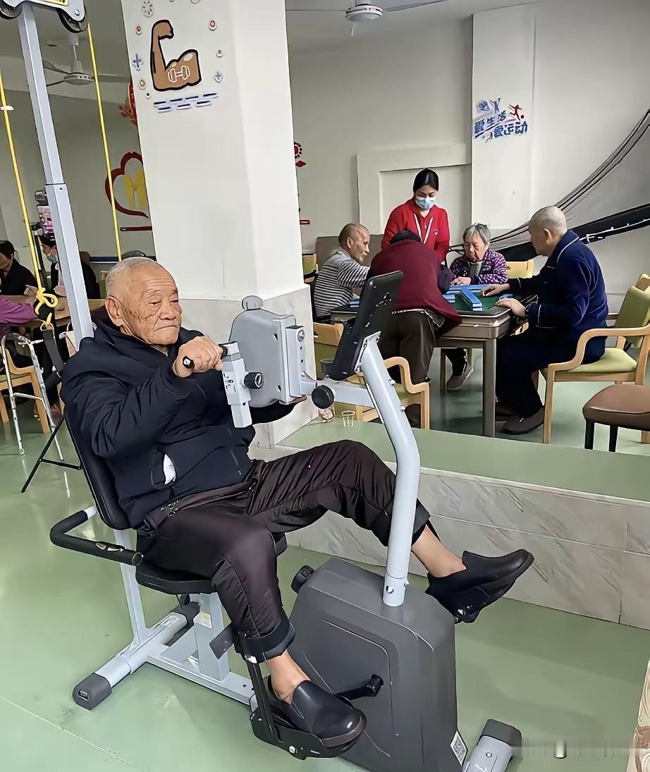在2800元一月的养老院住了40天，我看透了晚年最残酷的真相在2800元一