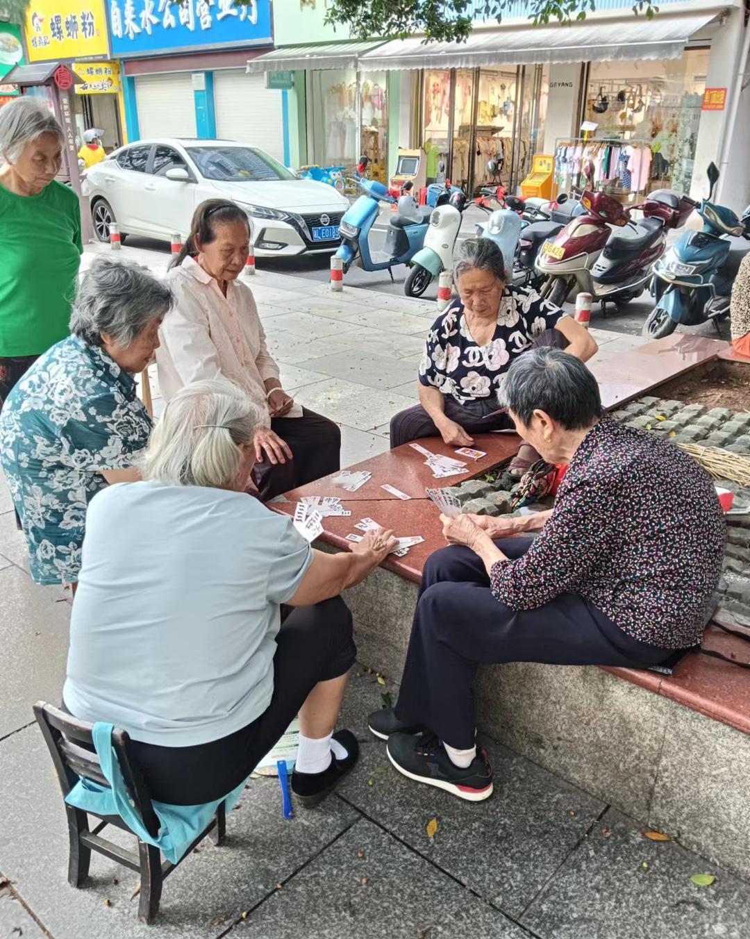 一个40岁的中年人，这样的生活状态，不知道有没有拖80后的后腿？1985年出生
