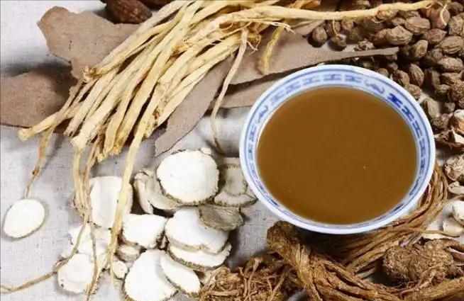 凡是脾胃问题根在湿，与其反复治反酸腹胀，不如一次通开中焦 常年脾胃不舒服，食