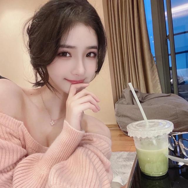 笑话：邻居的女儿，因小两口吵架，回娘家一个多月了，女婿一周时来接过，邻居不让女儿