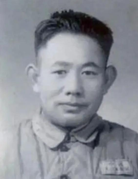 抗美援朝时，美军原本接近击败我军，不料碰上我军一位决死的师长。在朝鲜战场上，华川