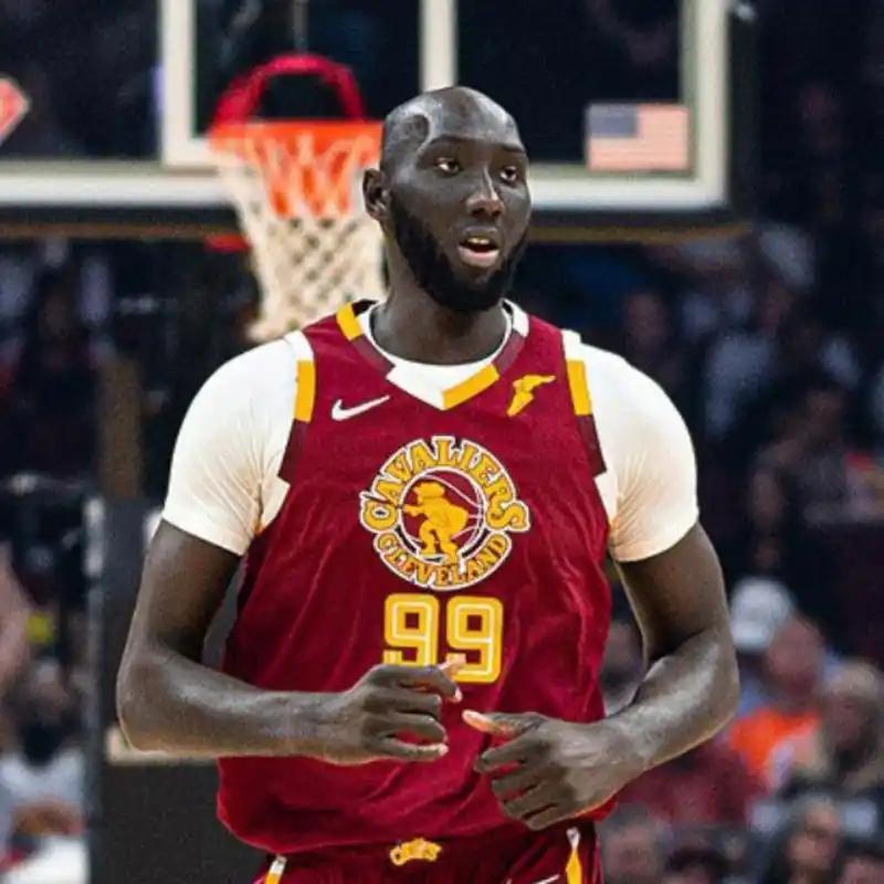 NBA传来三个消息，其中第3个消息令人唏嘘：第一个消息：76人队接连与3人签