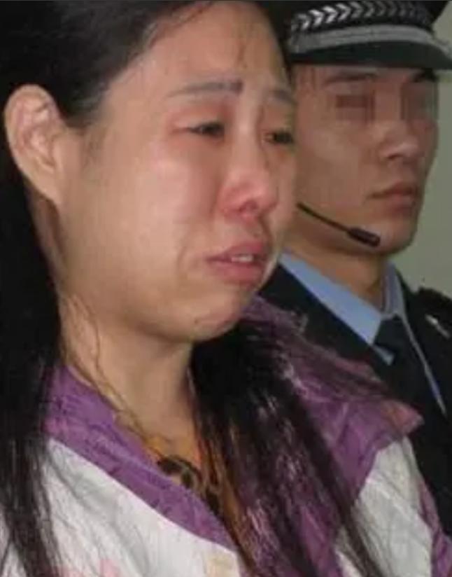 江西赣州，一名现役军人正在军营服役，家中却传来晴天霹雳，同村男子李某财抡起锄头，