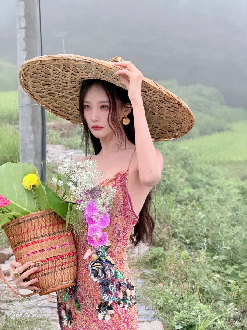 李一桐来张家界了李一桐张家界plog谁被李一桐张家界plog狠狠惊艳！来到绝美山