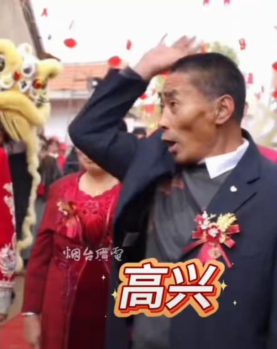 2022年8月28日，山东烟台海阳市，一场看似普通的婚礼，却因为新郎爸爸的“神操