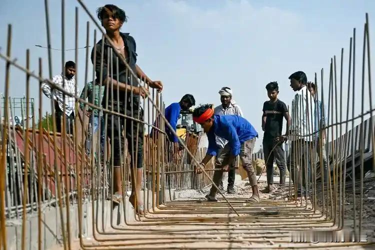 为何俄罗斯更喜欢用印度工人？直白的说，俄罗斯的印度钱用不了，只有印度人要。要