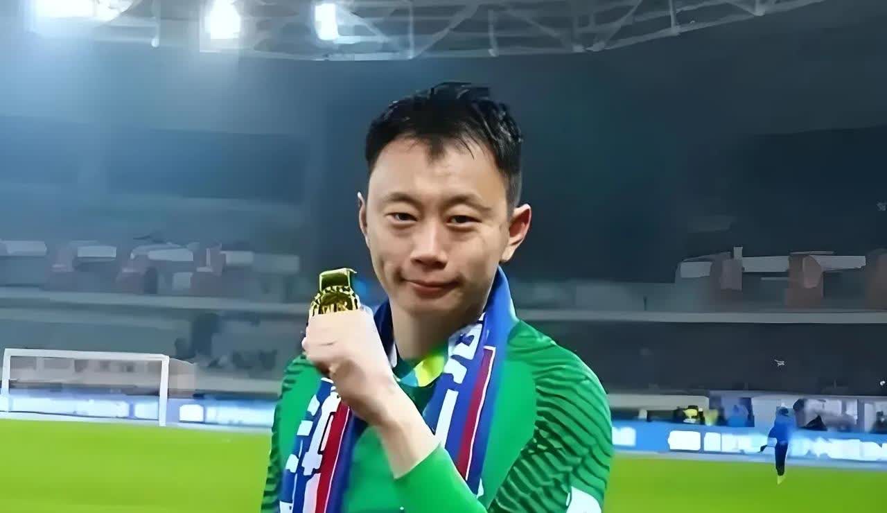 斯卢茨基保持着清醒，因为他比谁都知道申花队如今存在的隐患！门将位置是令斯