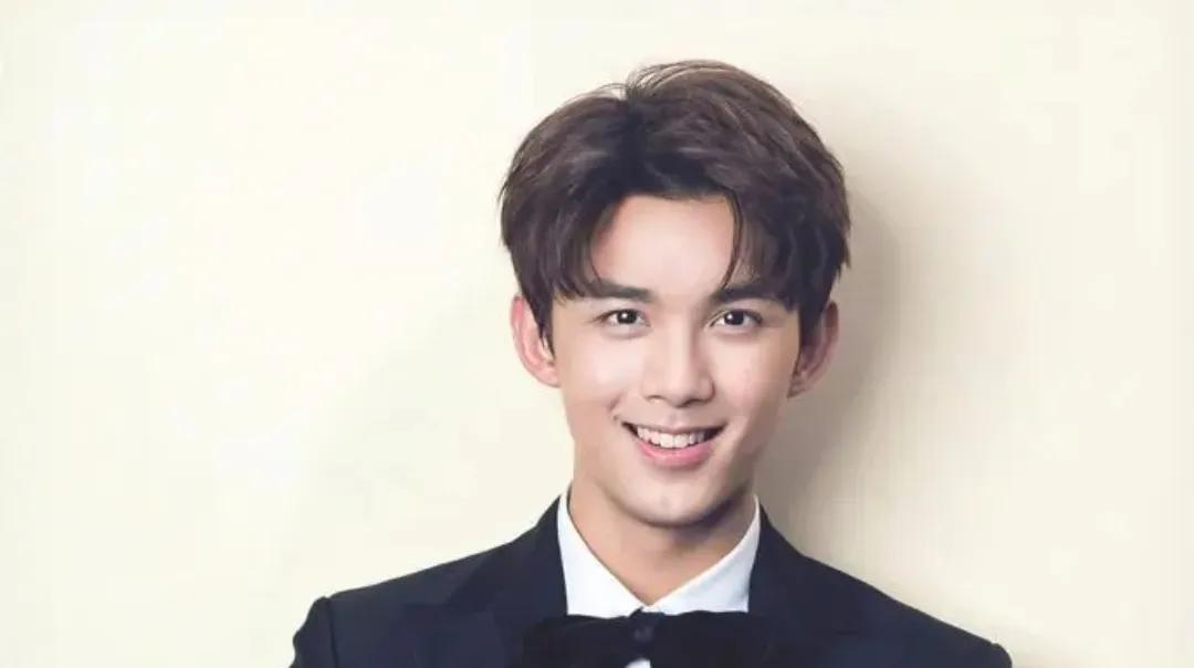 最近，网上热传吴磊将出演企鹅出品古装奇幻剧《剑来》男主陈平安，这一消息瞬间点燃了