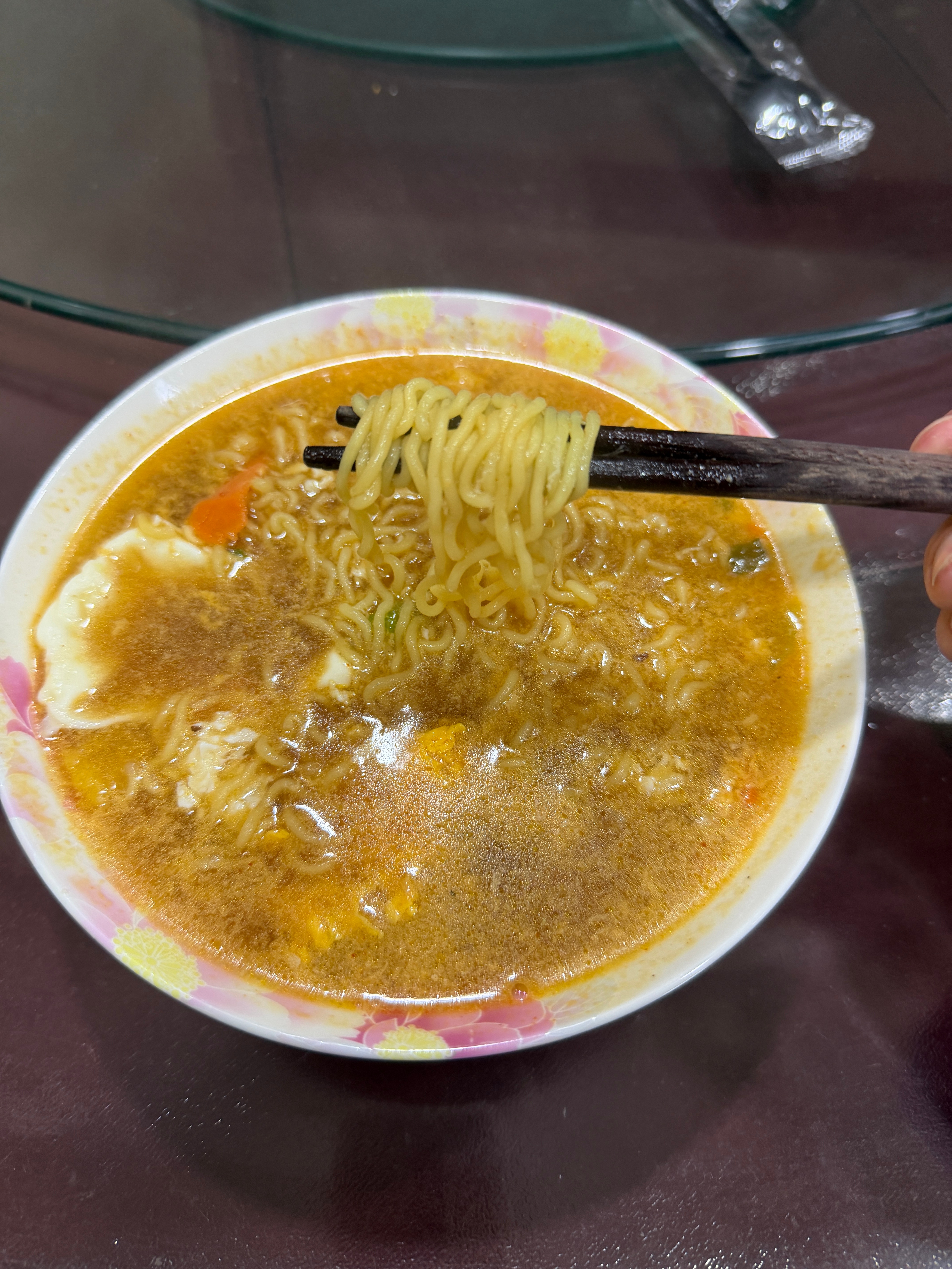 兄弟们谁懂喝了迷糊之后这一碗热腾腾的泡面的含金量啊（卧了个鸡蛋）